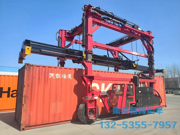 天津集裝箱跨運車和集裝箱門式起重機的區別