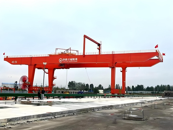 山東德州集裝箱門式起重機廠家集裝箱龍門吊跨度選擇