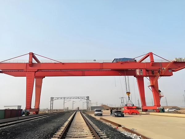 山東棗莊集裝箱門式起重機廠家碼頭專用龍門吊選型指南