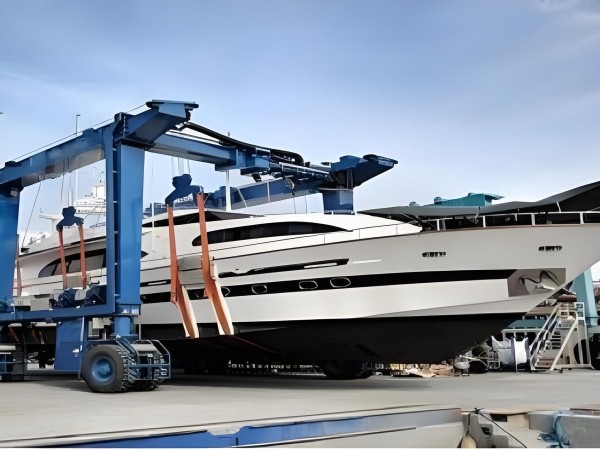 福建泉州游艇搬運機的液壓系統需要定期維護嗎