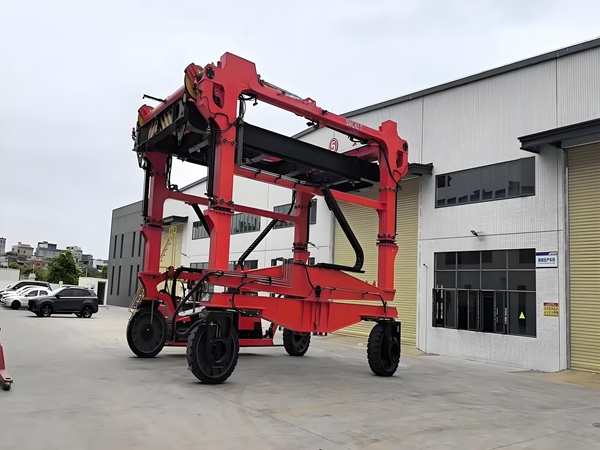 福建龍巖集裝箱跨運車廠家純電動跨運車的續航能力如何